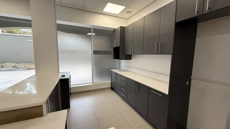 402 m² Office to let in Claremont, 200 On Main (photo 15)