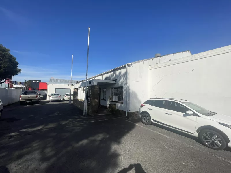 2 030 m² Industrial for sale in Athlone, 27 Flamingo Crescent (photo 2)