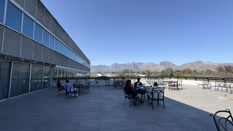 553 m² Office to let in Paarl, 1 Breda Street (photo 9)