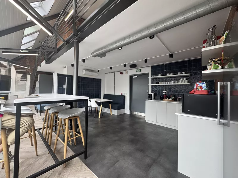 242 m² Office to let in De Waterkant, Sovereign Quay (photo 5)