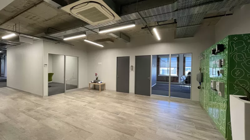 1 211 m² Office to let in De Waterkant, Sovereign Quay (photo 5)