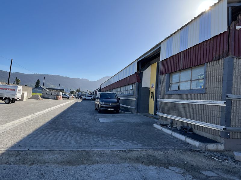 425 m² Industrial to let in Southern Suburbs, Celie Road Industrial Park - Block B (photo 1)