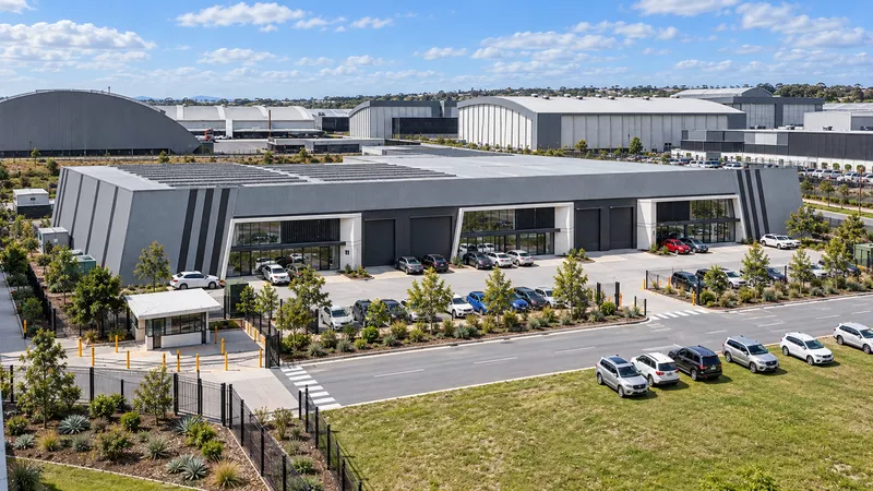843 m² Industrial to let in Brackenfell, Brackengate 2 | Mini Units (photo 2)
