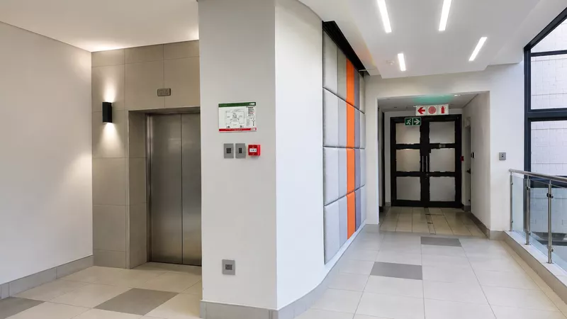 684 m² Office to let in South Gate Office Park, Waterside Place (photo 14)