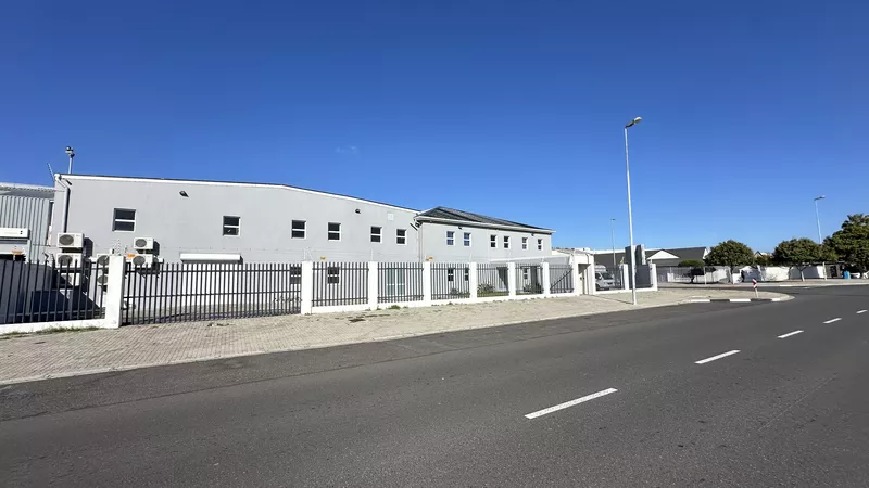 1 729 m² Industrial for sale in Milnerton, 1 Track Crescent (photo 26)
