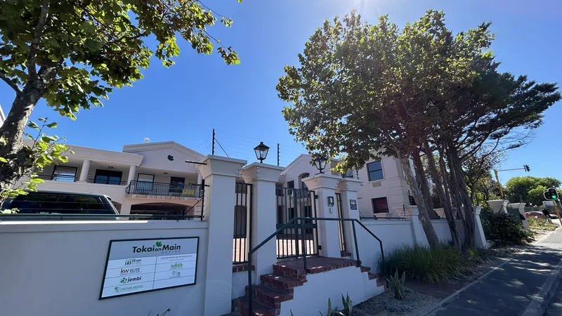 230 m² Office to let in Southern Suburbs, Tokai On Main Office Park (photo 2)