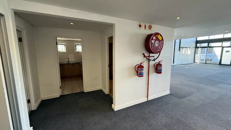 390 m² Office to let in Ndabeni, M5 Business Park (photo 24)