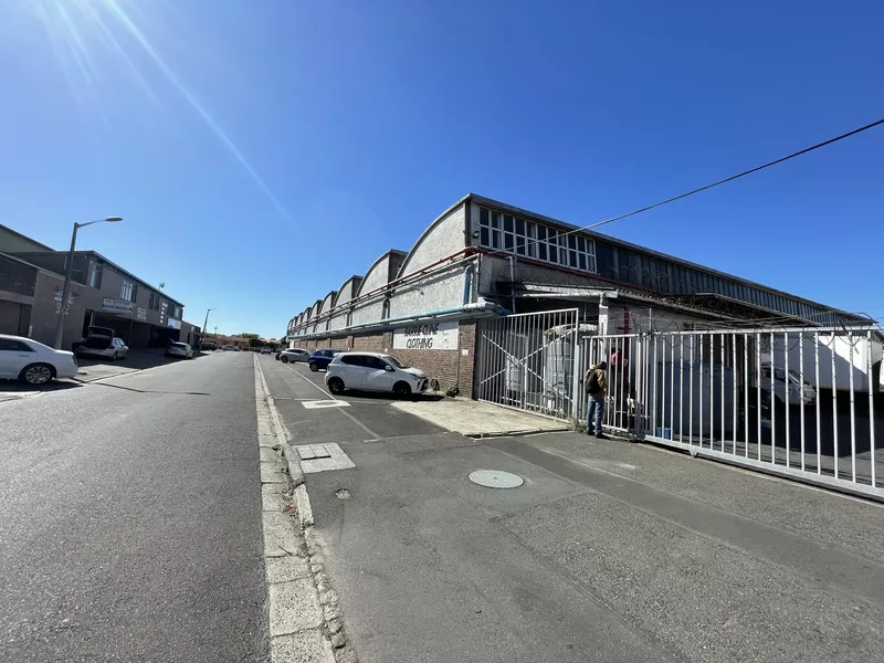 6 339 m² Industrial for sale in Estuaries Office Estate, Barrie Cline Building (photo 1)