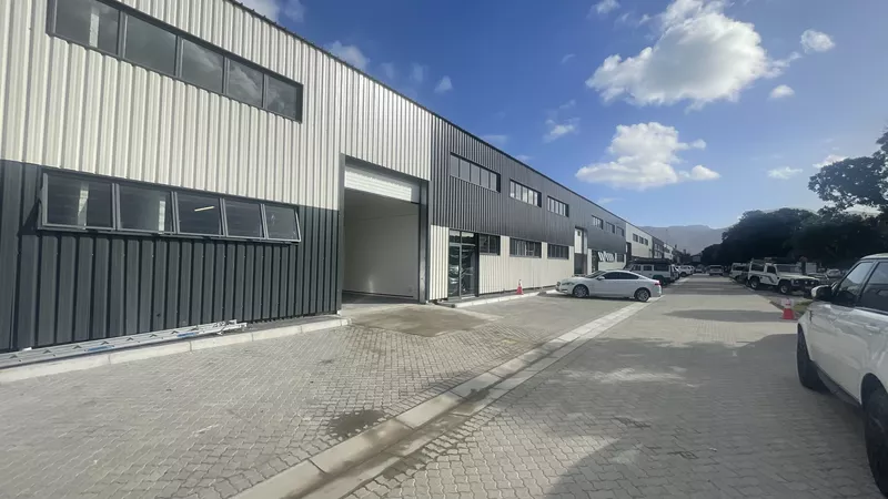 470 m² Industrial to let in Retreat Industrial, Celie Industrial Park (photo 1)