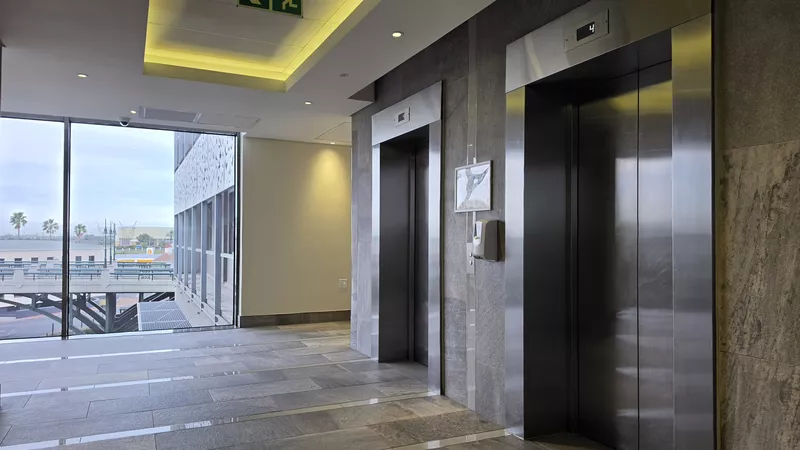 814 m² Office to let in Century City, 5 on Century City Drive (West) (photo 40)