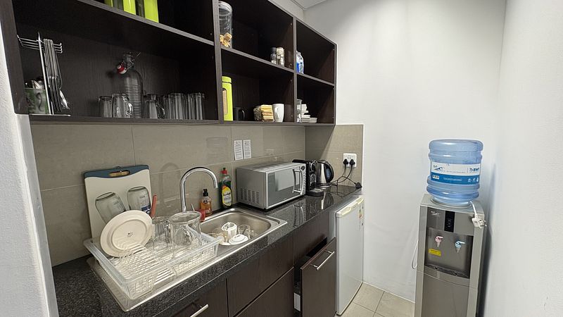 124 m² Office to let in Century City, Eaton House (photo 26)