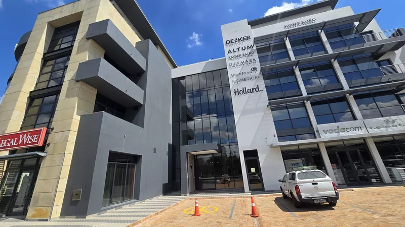 632 m² Office to let in Tyger Waterfront, Avanti South Block (photo 9)
