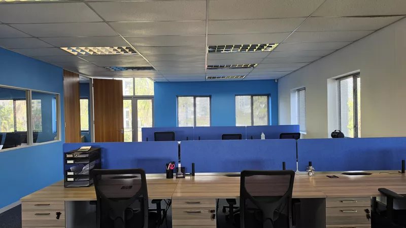 177 m² Office to let in Central Park, The Pavilion (photo 23)
