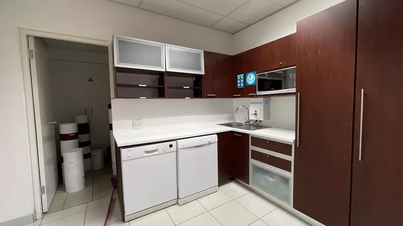 288 m² Office to let in Cape Town City Centre/CBD, 33 Bree Street (photo 8)