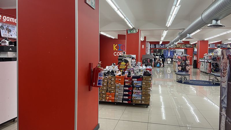 768 m² Retail property to let in Cape Town City Centre/CBD, Salga House (photo 9)