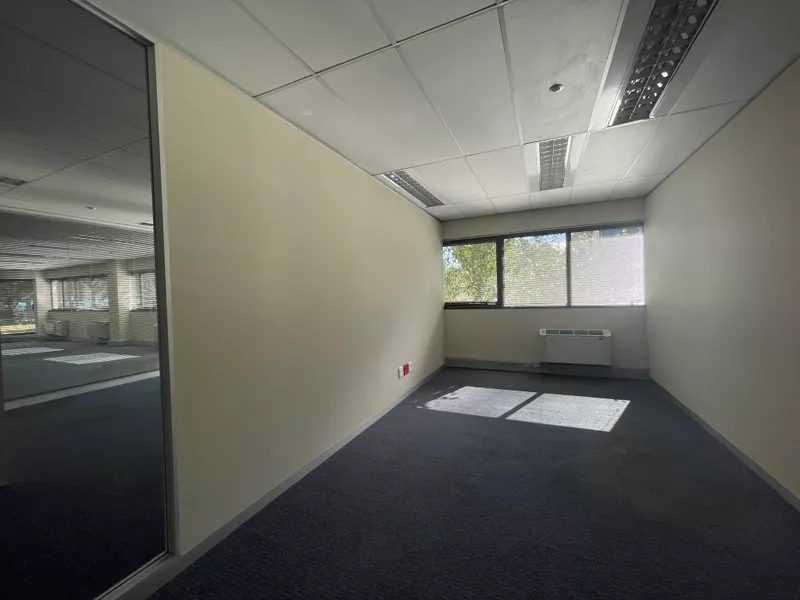 1 025 m² Office to let in Pinelands, Golf Park (photo 37)