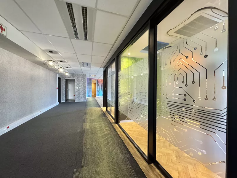 767 m² Office to let in Cape Town City Centre/CBD, Thomas Pattullo (photo 8)