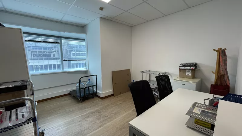 950 m² Office to let in Cape Town City Centre/CBD, The Towers (photo 9)