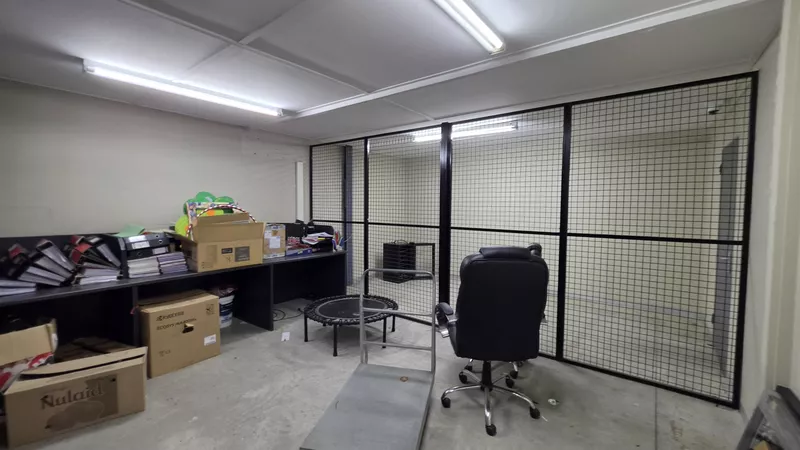 1 085 m² Office for sale in Century City, 13 Edison Way (photo 49)