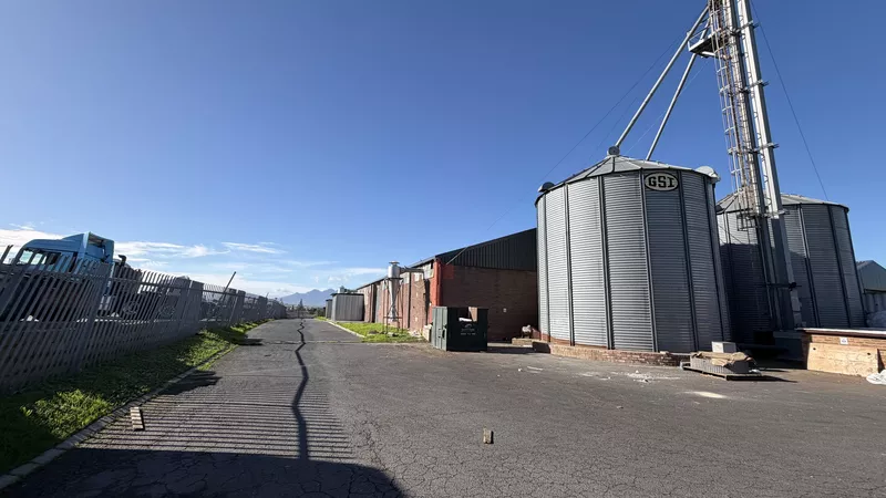 1 287 m² Industrial to let in Okavango Park, Falcon Close, Okavango Park (photo 17)