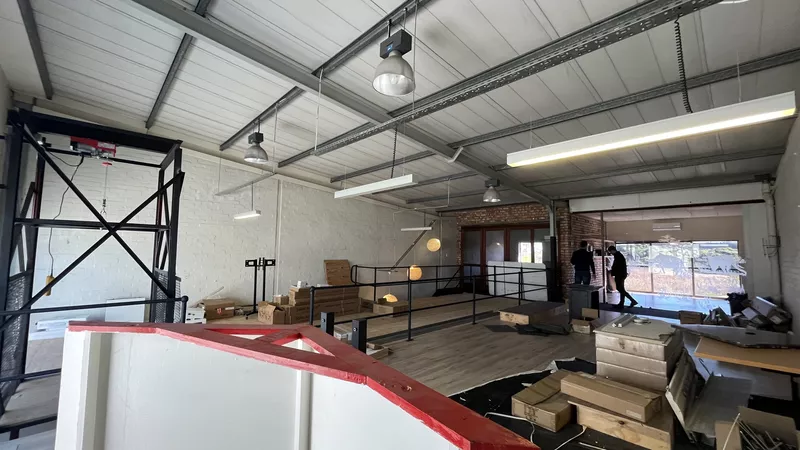 300 m² Retail Property to let in Brooklyn, Highway Park (photo 5)