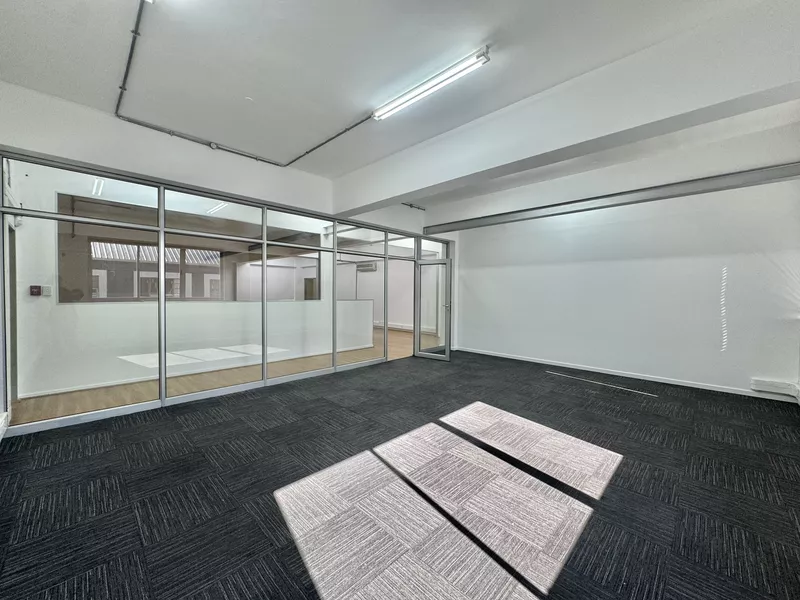 363 m² Office to let in Cape Town, So (photo 24)