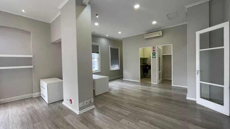 232 m² Office to let in Cape Town City Centre/CBD, 29 Loop Street (photo 12)