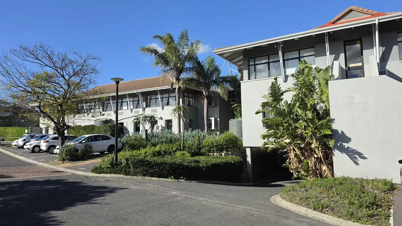 224 m² Office to let in Parow, De Tijger Business Park Building 2 (photo 2)