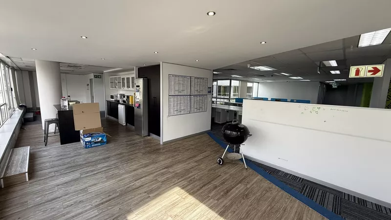 653 m² Office to let in Claremont, Sunclare (photo 25)