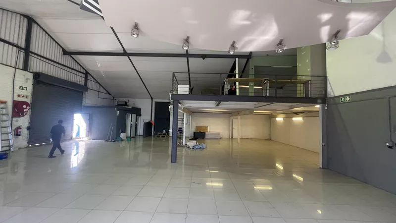 742 m² Industrial to let in Salt River, 33 Salt River Road (photo 11)