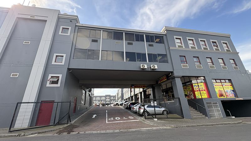 151 m² Retail property to let in Tyger Valley, The Bridge Retail Centre (photo 9)