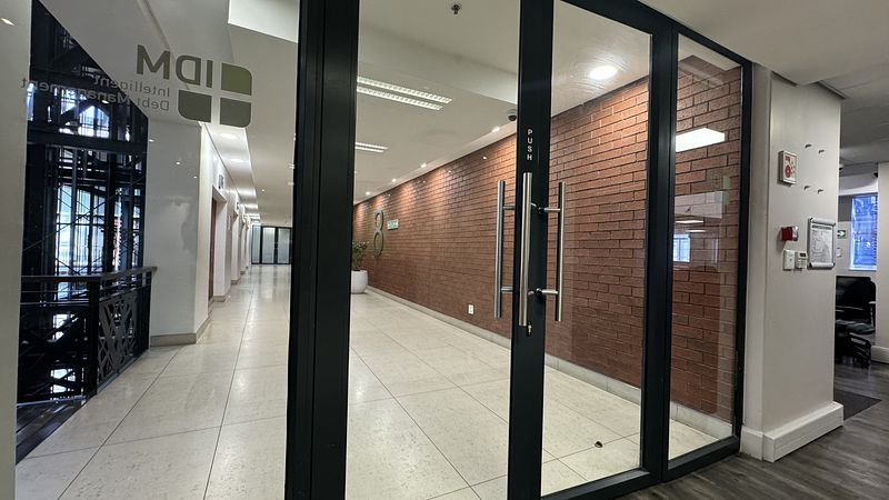 3 073 m² Office to let in Cape Town City Centre/CBD, 11 Adderley Street (photo 2)