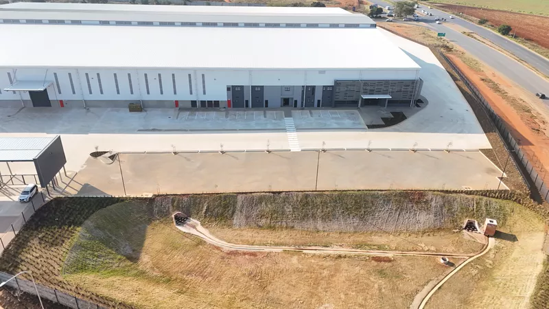 22 455 m² Industrial to let in Midrand, Newlyn Park (photo 3)