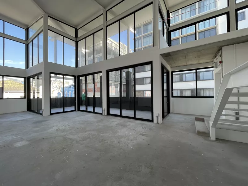 330 m² Retail Property to let in Cape Town, 99 Harington (photo 4)