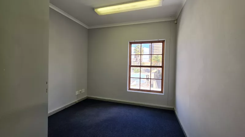 219 m² Office for sale in Bellville, Old Dutch Square (photo 31)
