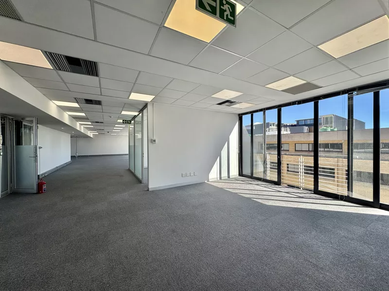 534 m² Office to let in Cape Town City Centre/CBD, 19 Louis Gradner (photo 2)