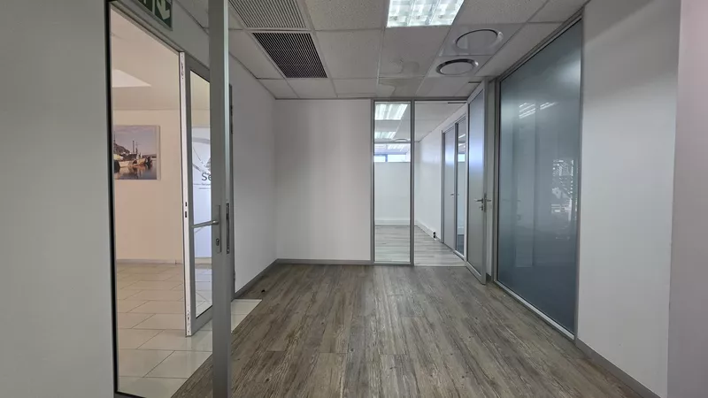 409 m² Office to let in Tygerberg Office Park, Tygerberg Office Park - Plattekloof House (photo 41)