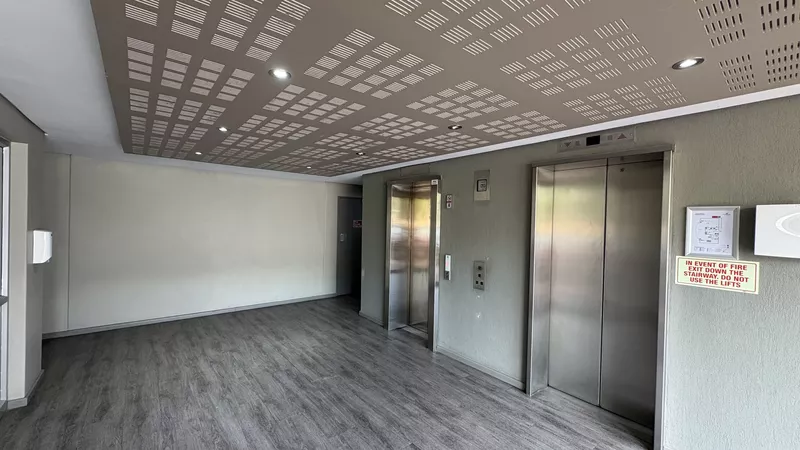 141 m² Office to let in High Street Village, 3 High Street - High Street Village (photo 30)