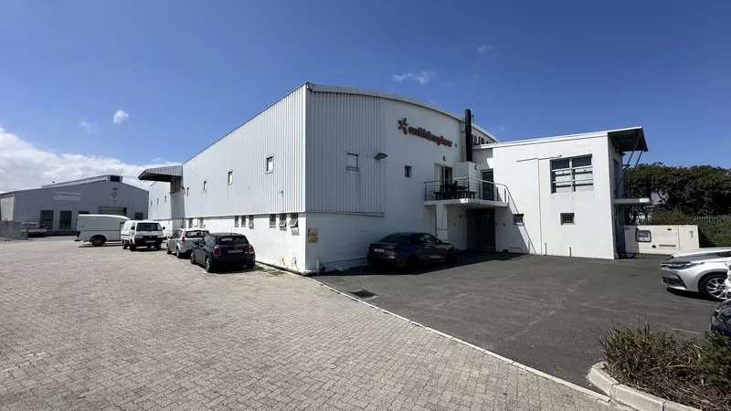 1 108 m² Industrial to let in Marconi Beam, Rainbow Park 1 (photo 1)