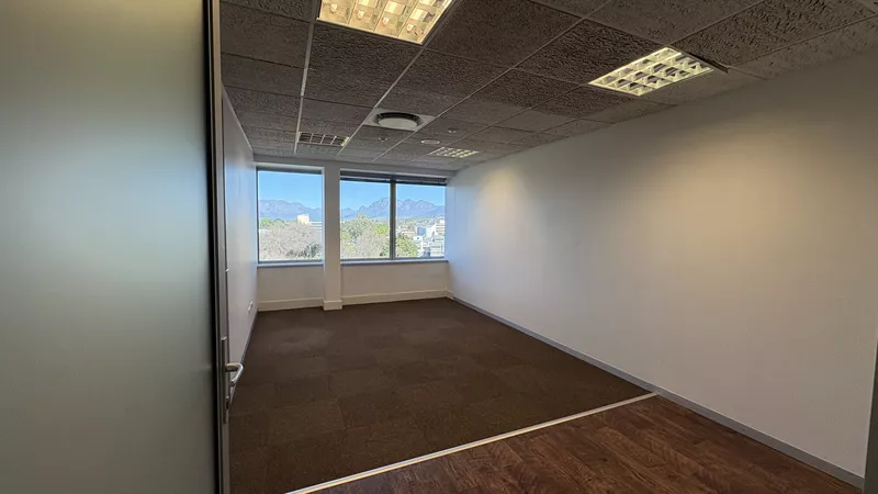 553 m² Office to let in Paarl, 1 Breda Street (photo 25)