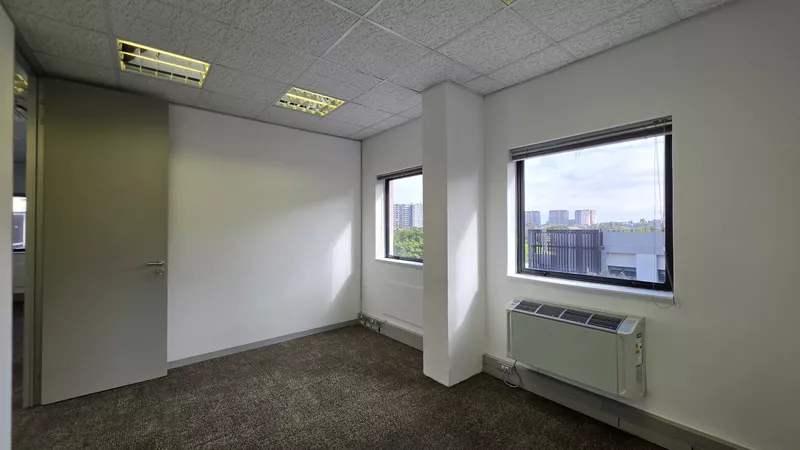 222 m² Office to let in Century Square, Knowledge Park 3 (photo 32)