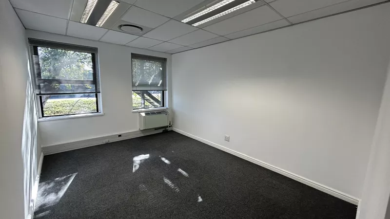 355 m² Office to let in Mowbray, River Park (photo 18)
