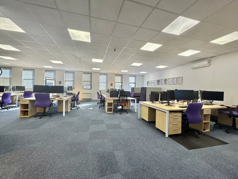 316 m² Office to let in Cape Town City Centre/CBD, 19 Louis Gradner (photo 3)