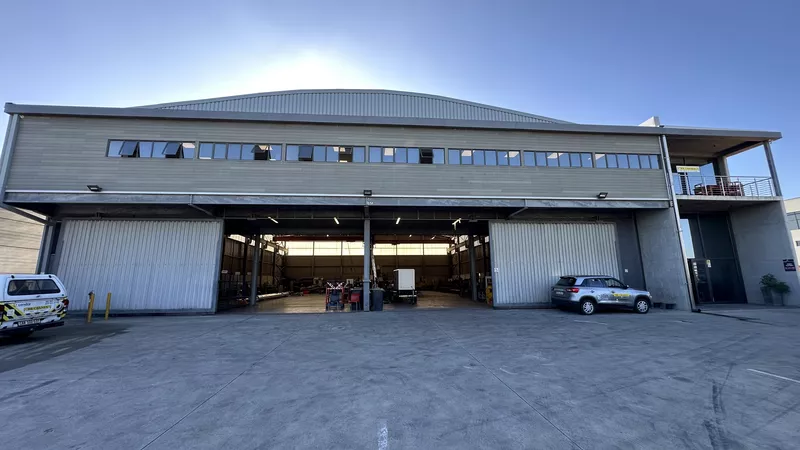 1 590 m² Industrial for sale in Rivergate, 20 Enterprise Way (photo 1)