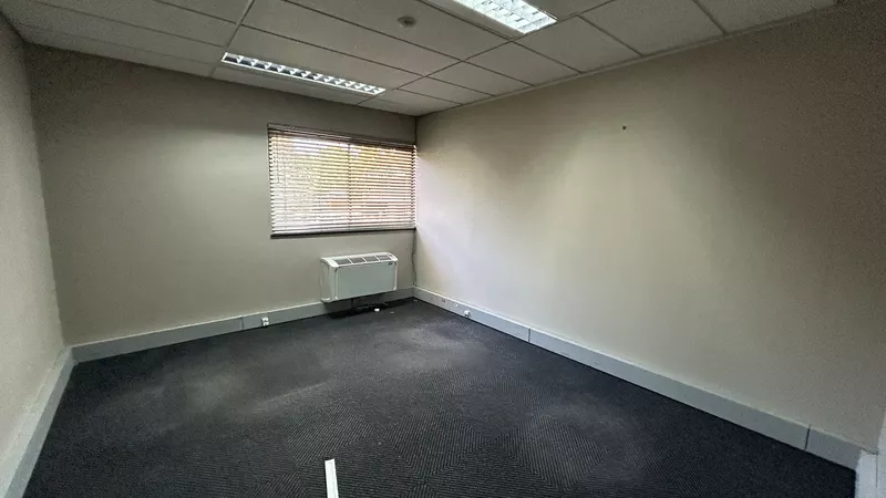 1 036 m² Office to let in Mowbray, Golf Park, GP3 (photo 11)