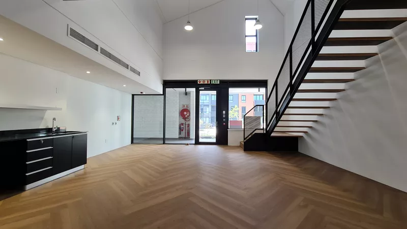 166 m² Office to let in Century City, Bridgewater One - Studios (Block B) (photo 20)