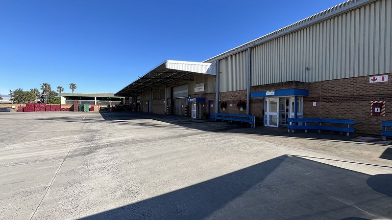 3 197 m² Industrial to let in Ottery, Independence Square (photo 1)