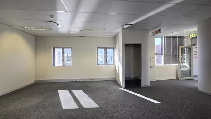273 m² Office to let in Century City, Grosvenor Square - Block D (photo 25)