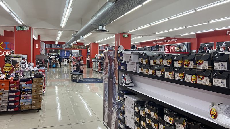 768 m² Retail property to let in Cape Town City Centre/CBD, Salga House (photo 12)