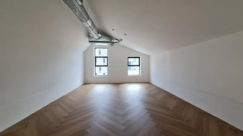 166 m² Office to let in Century City, Bridgewater One - Studios (Block B) (photo 30)